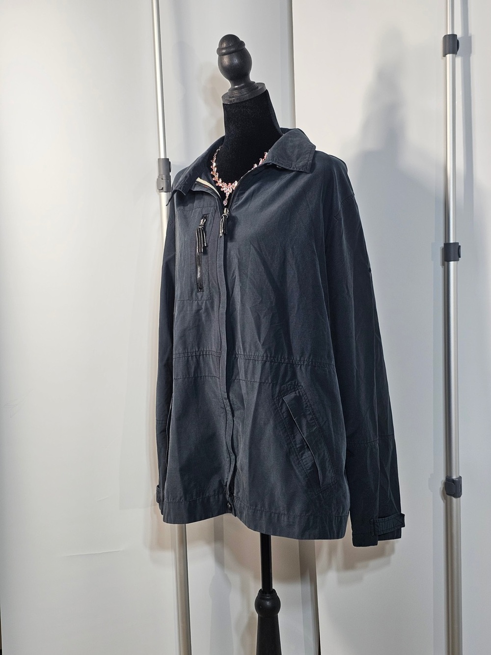 #191 Columbia Women’s XL Black Lightweight Utility Zip Jacket